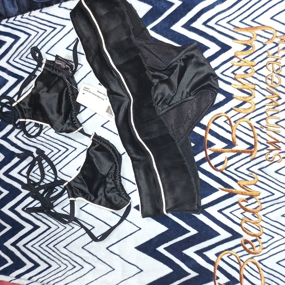 Beach Bunny Good Girl Gone Bad Sm Top Md Bottom - Picture 1 of 9